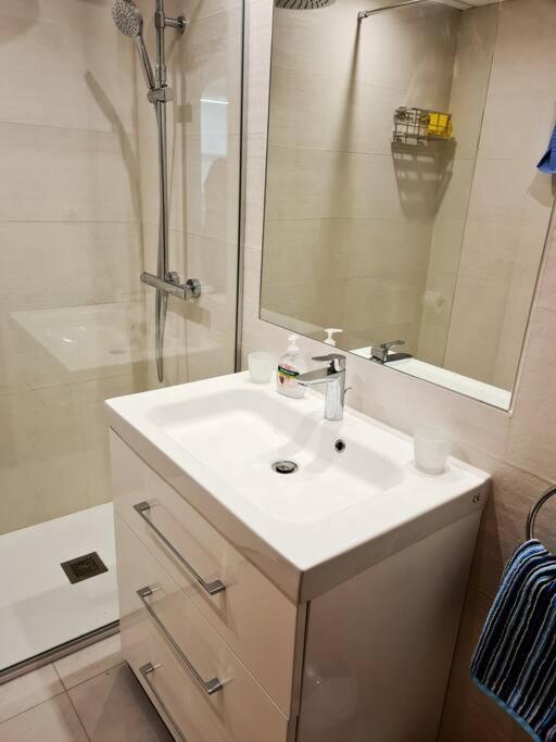 Estepona Port Beachside Apartment - Marina Bay Luaran gambar